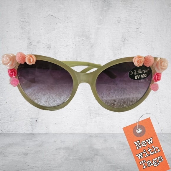 NWT/ Lola Rose Embellished Green Sunglasses - Picture 2 of 6